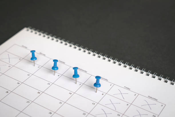Weekly calendar grid with markers